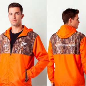 Chaqueta cortaviento con capucha